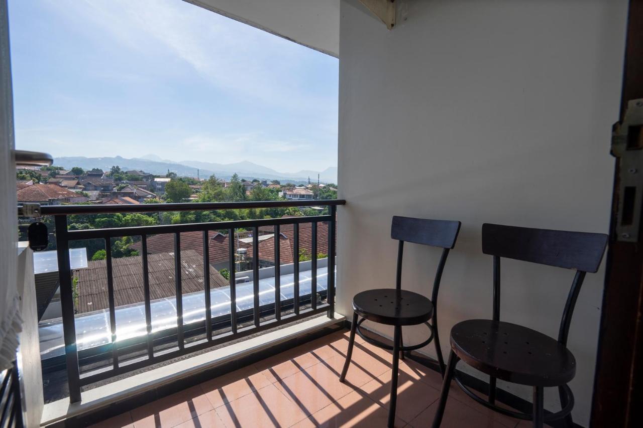 Dago'S Hill Hotel Бандунг Экстерьер фото